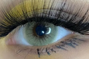 Los lentes AD Arena ofrecen un verde oliva elegante. Su diseño natural crea una mirada profunda, clara y sofisticada para lucir bella en todo momento.