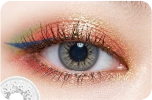 Los lentes Ocean Grey ofrecen un tono gris claro y gélido de gran impacto. Su diseño premium transforma ojos oscuros en una mirada cristalina y natural.